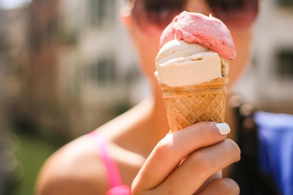 How to Fake a Perfect Ice Cream Scoop for Frozen Custard Photography